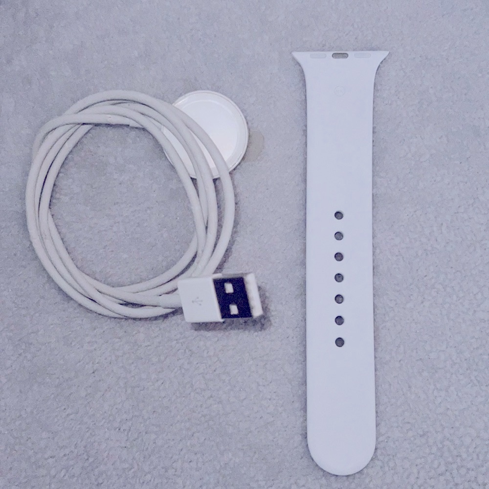 Apple Watch 3 M/L wristband piece and charger